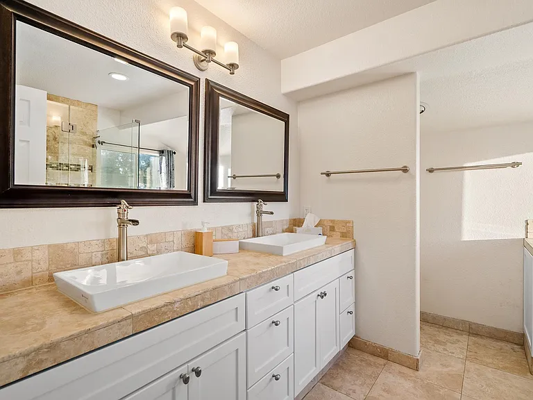 837 Sycamore Canyon Rd — Photo 22
