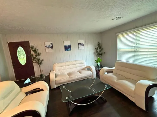 (undisclosed Address), Houston, TX 77015