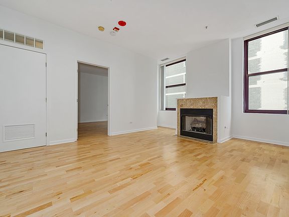2nd image of 330 S Michigan Ave APT 1611