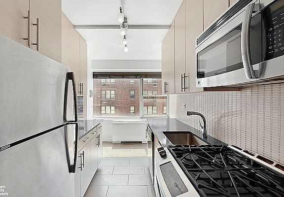 2nd image of 445 E 80th St APT 3E