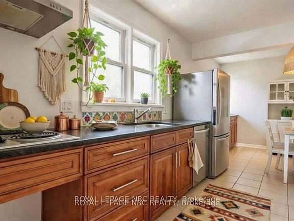 5th image of 3090 Dorchester Rd