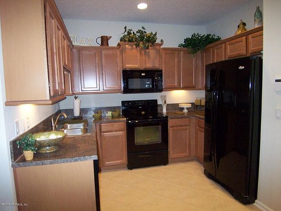 4th image of 413 Southwood Way