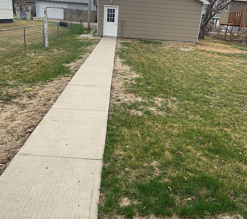 1st image of 918 S 1st St