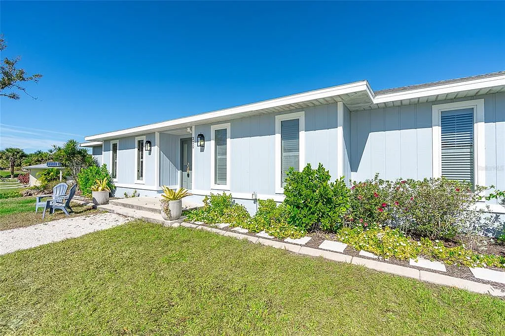 4 bed, 2.5 bath, 2423 sqft, $7,800 — Photo 3