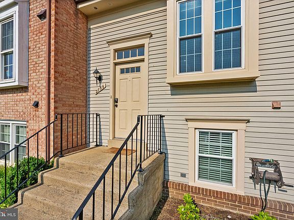 3rd image of 2759 Stone Hollow Dr