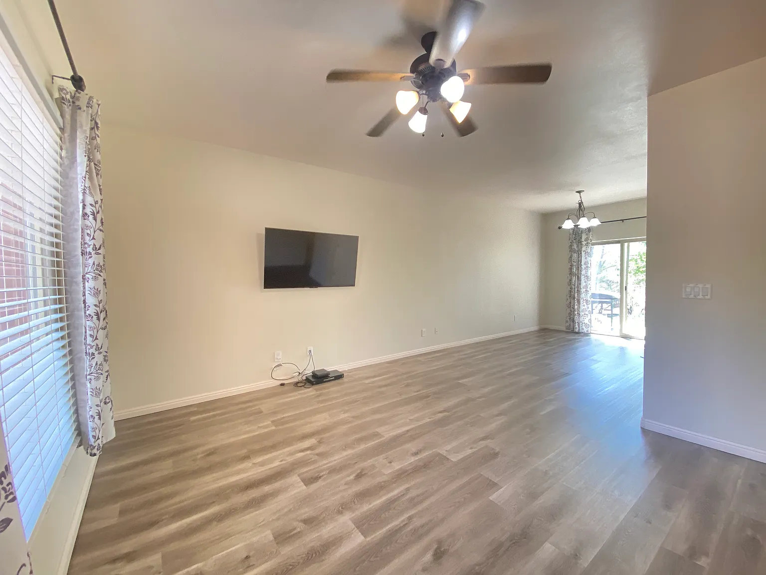3 bed, 1242 sqft, $1,300 — Photo 2