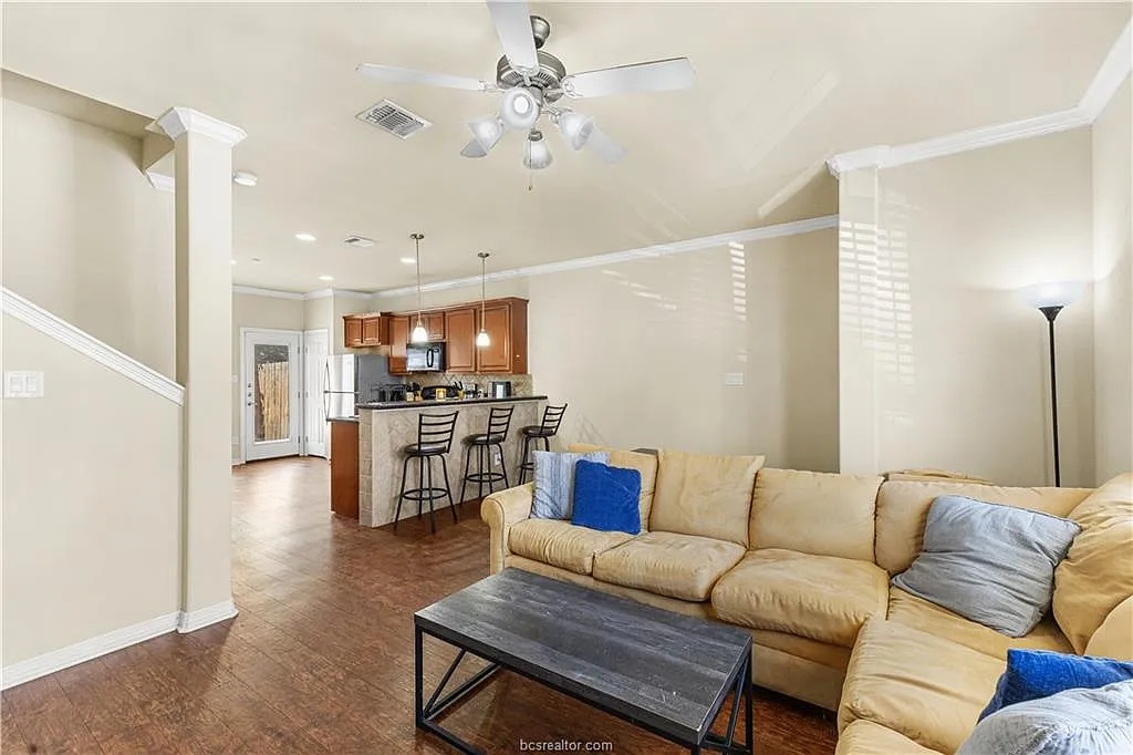 4 bed, 4.5 bath, 1857 sqft, $2,200 — Photo 1