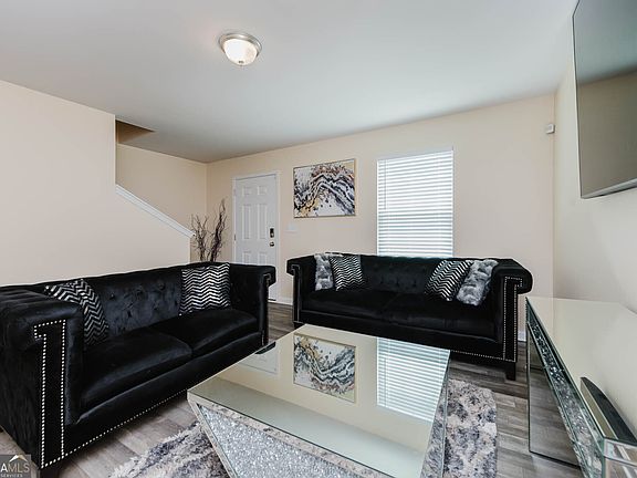 5th image of 131 Catalpa Rd