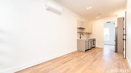 43 Kingston Avenue, #4A