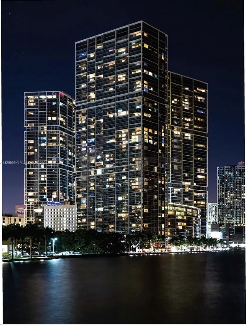 Building Photo - 1905-495 SW Brickell Ave #1905