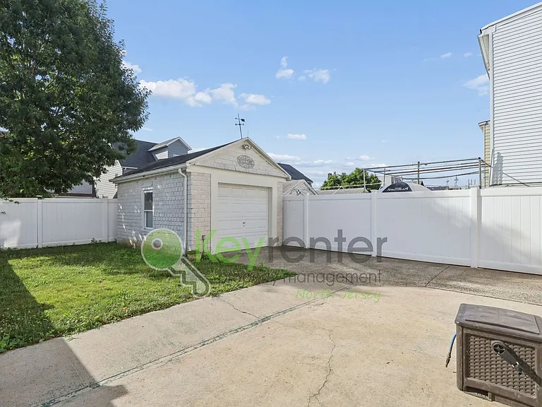 364 Chestnut St — Photo 28