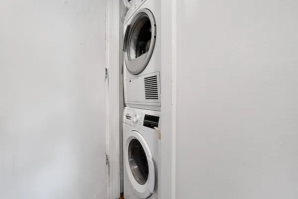 Rented by Safdie Realty Group | media 29