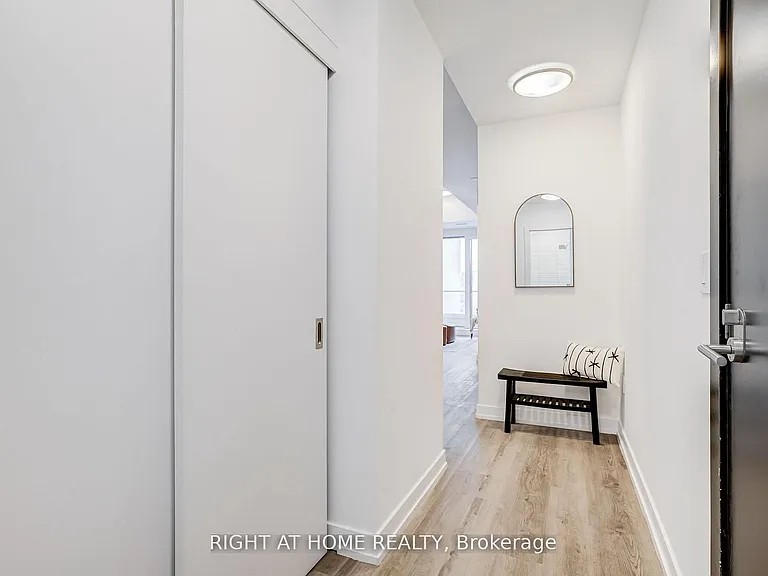 15 Wellington St S #301 — Photo 4