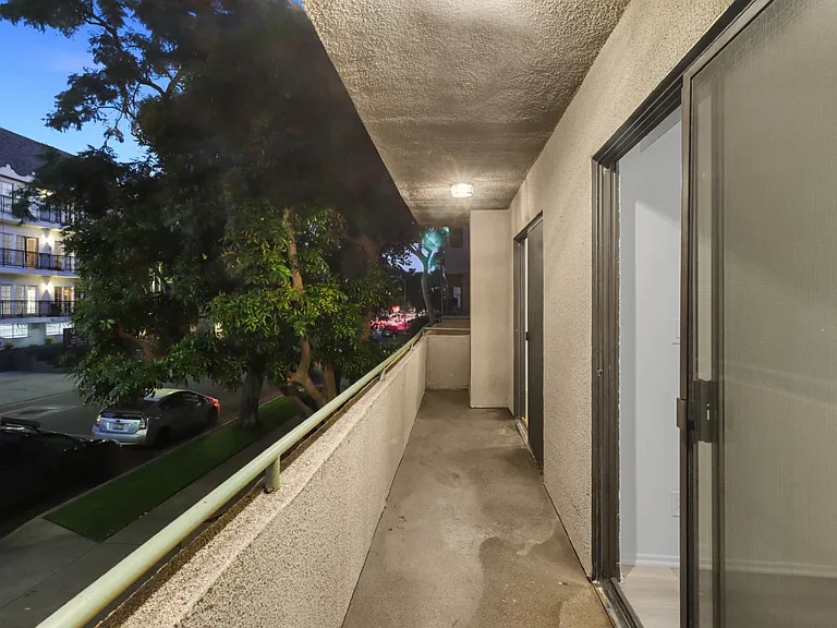 1619 S Bentley Ave #101 — Photo 29