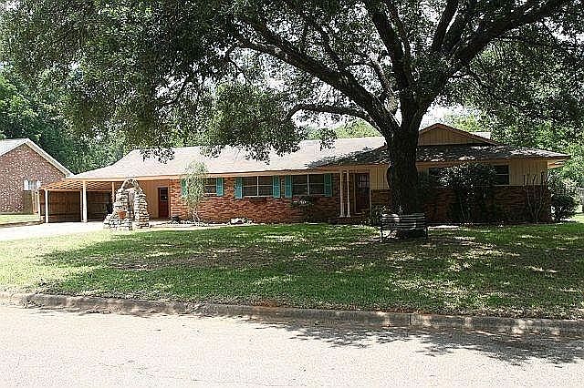 Street view of 621 Mr. Henry's Drive