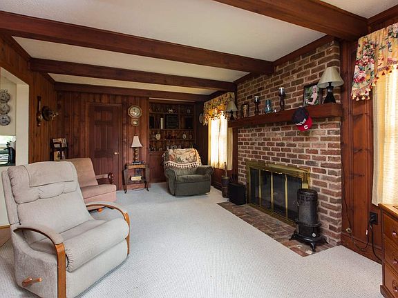 4th image of 485 Andergren Dr