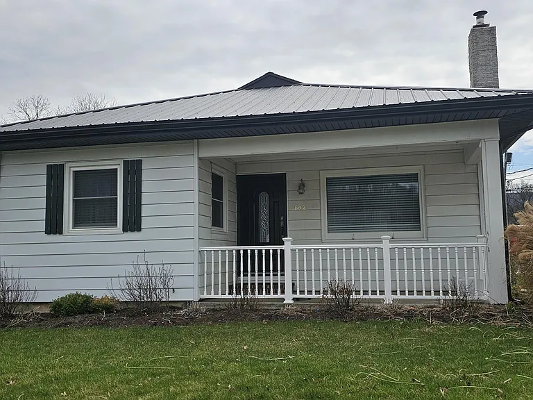 602 E Market St — Photo 3