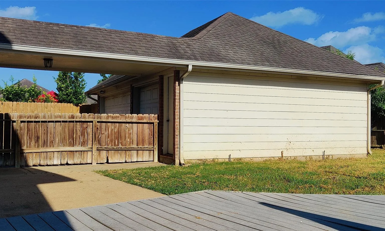 3 bed, 2.5 bath, 2700 sqft, $2,450 — Photo 3