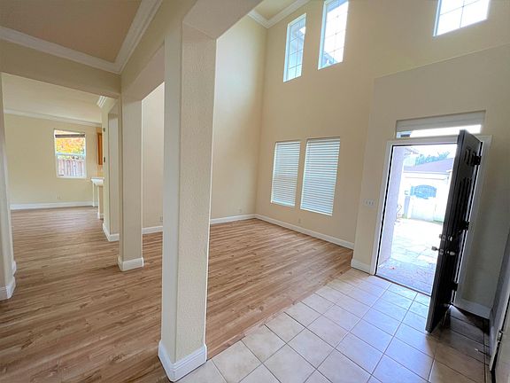 3rd image of 10413 Bunker Ln