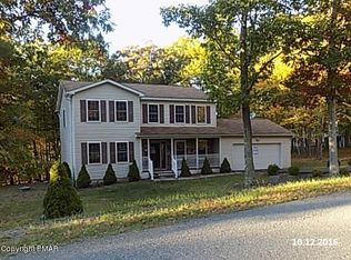 212 Ravenhill Rd, Tamiment, PA 18371