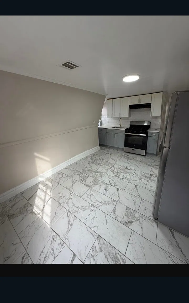 3 bed, $2,050 — Photo 4