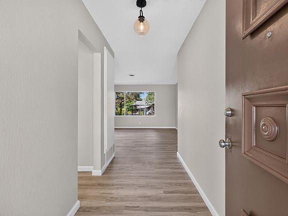 2nd image of 2552 Tamarisk Ave