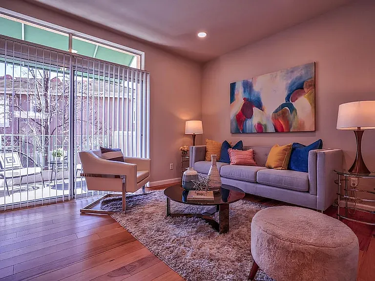 137 Huntington Ct — Photo 3