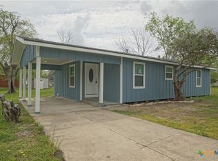 1106 Harvey Ln, Victoria, TX 77901
