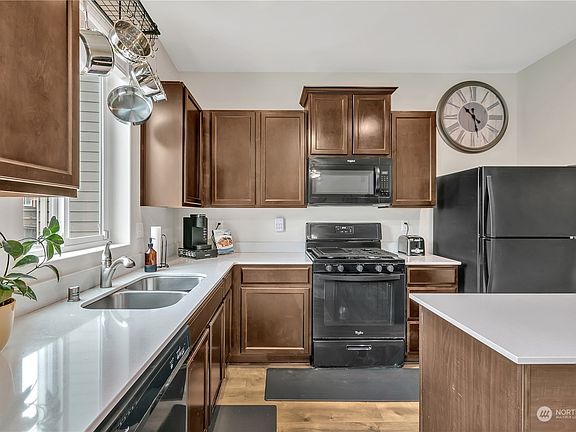 5th image of 18942 Lipoma Avenue E