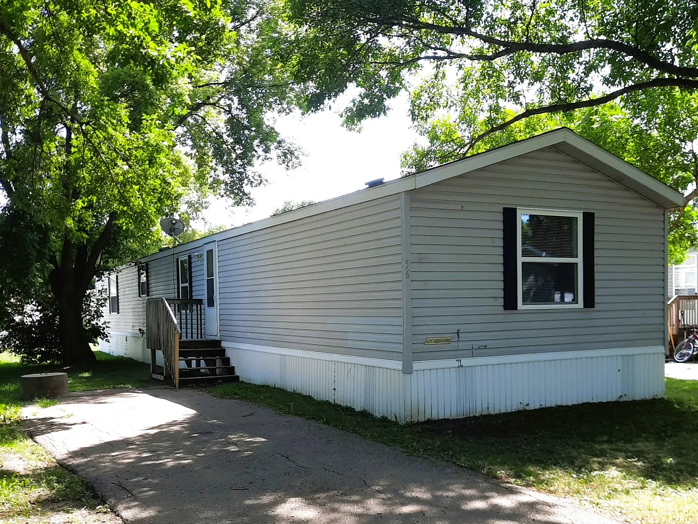 3 bed, 1216 sqft, $1,350 — Photo 1