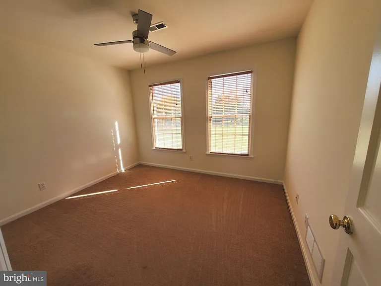 614 E Pebworth Rd — Photo 34