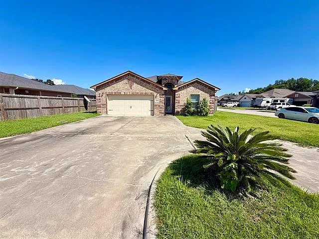 2850 Amber Ave — Photo 1