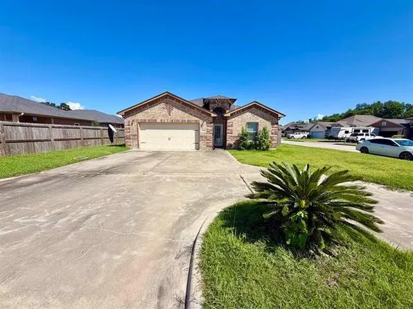 2850 Amber Ave, Groves, TX 77619