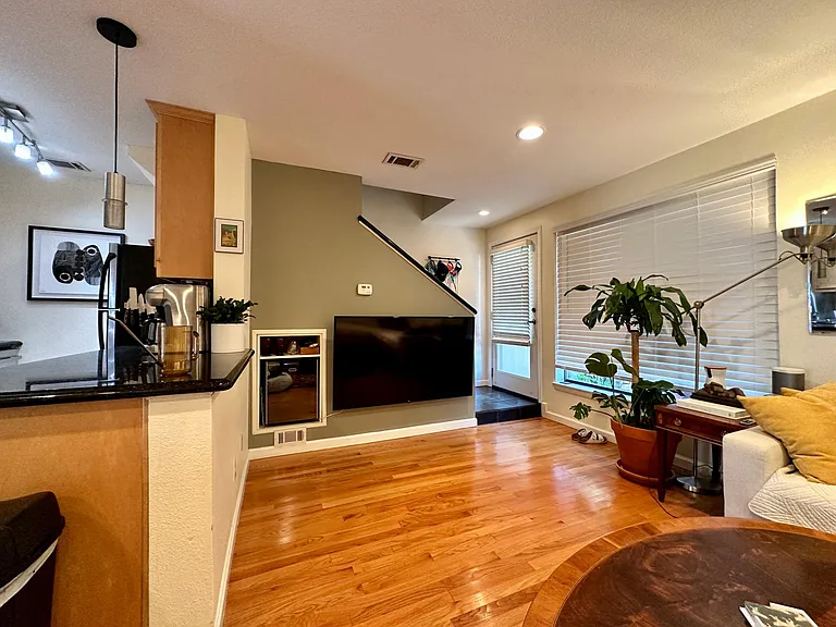 4320 Cole Ave #5 — Photo 5