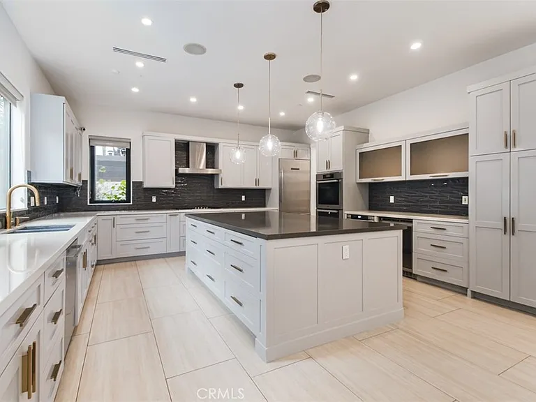 5017 Hesperia Ave — Photo 14