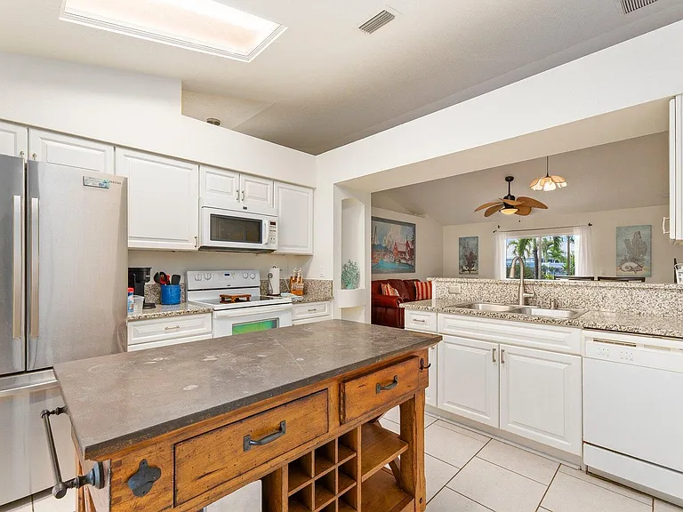 1301 Carlton Ct — Photo 8
