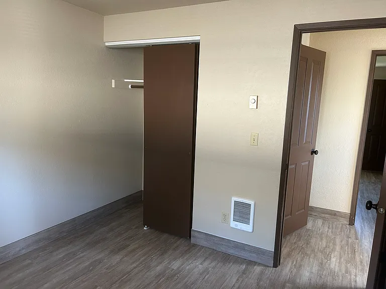 1765 Queen Ave SW — Photo 43