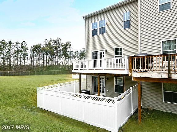 Fenced Yard/ Grilling Deck Overlooking Green Space