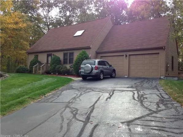 11 Copper Ridge Cir, Guilford, CT 06437
