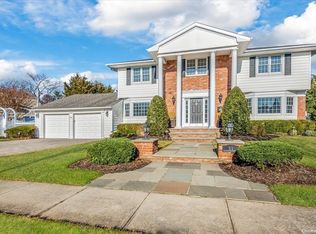 31 Mansfield Dr, Massapequa Park, NY 11762