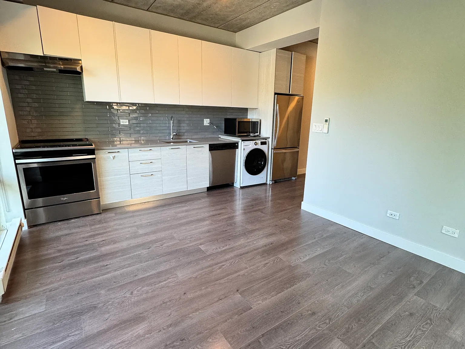2407 W Eastwood Ave — Photo 2