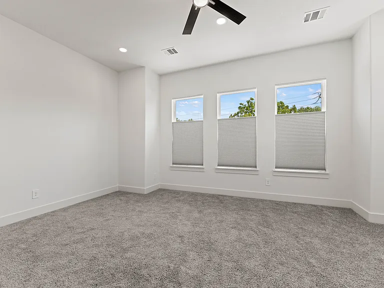 The master bedroom and the others all have up/down blinds and ceiling fans.