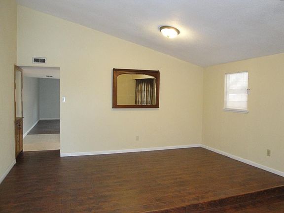 3rd image of 5204 N Colony Blvd