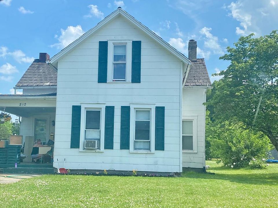 1st image of 810 E 2nd St