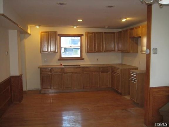 4th image of 126 Mountain Ave