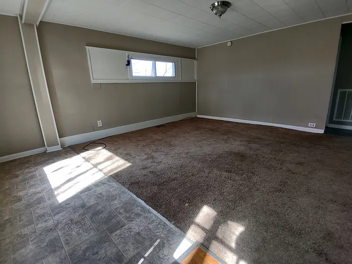 3 bed, 1.0 bath, 1200 sqft, $1,175 — Photo 2