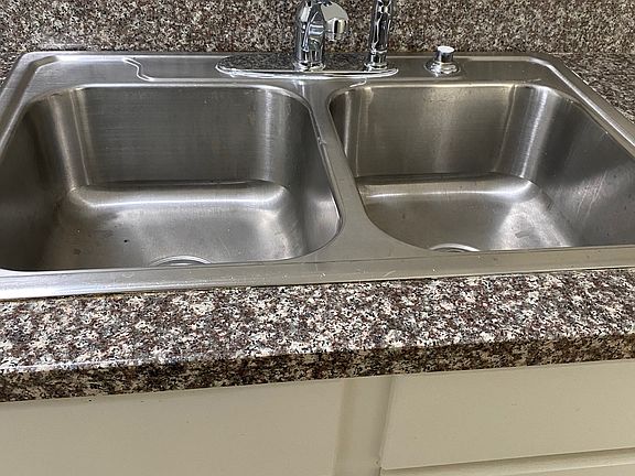 4th image of 15831 Vanowen St APT 4