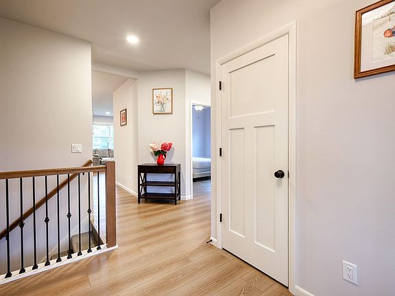 4th image of 525 Fox Den Dr