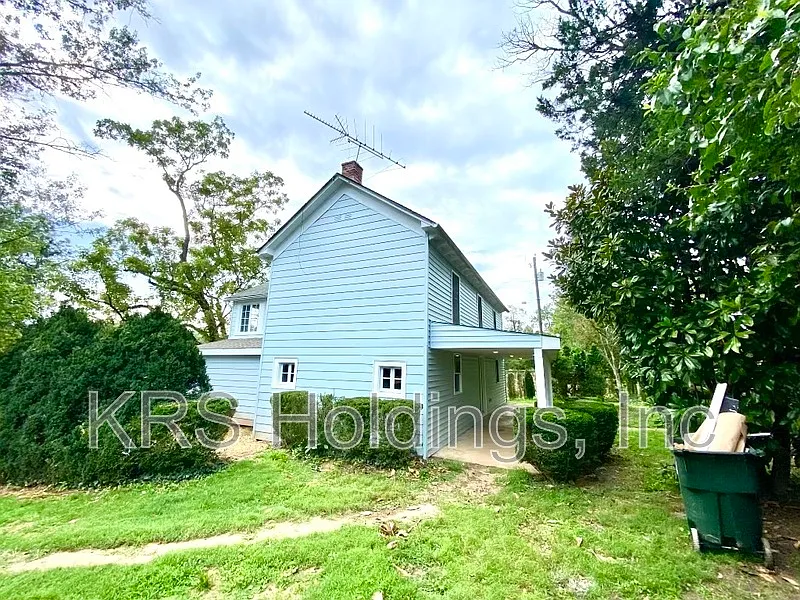 4 bed, 2.0 bath, 2000 sqft, $3,110 — Photo 2