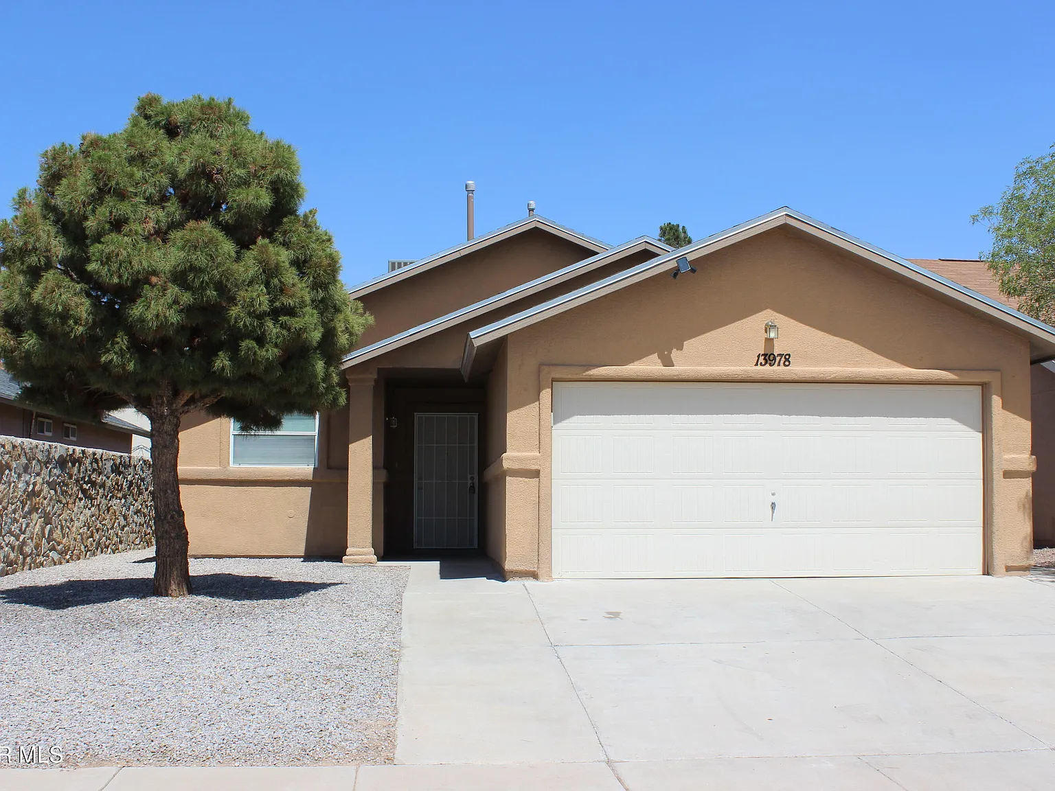 3 bed, 2.0 bath, 1600 sqft, $1,650 — Photo 3